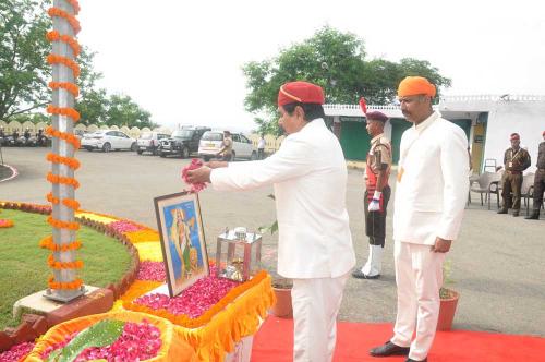 Honorable Secretary MPSS, paying floral respect to Bharat Mata