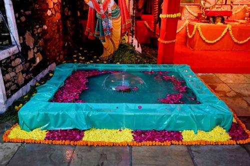 Jhanki of Water Fountain at Mandir
