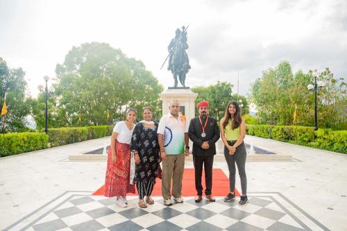 Lt.General A.Arun, YSM , SM, VSM , General Officer Commanding Dakshin Bharat Area and family along with Honorable Secretary, MPSS on Monday, July 4th, 2022