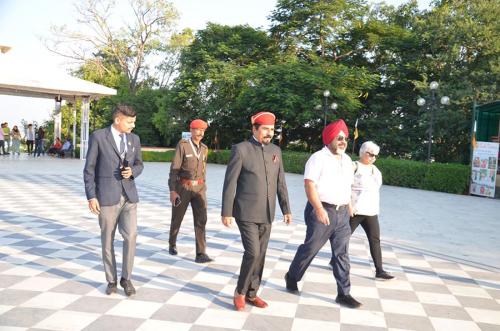 Major Gen.(Retd.) Shri Mandeep Singh, SM, VSM , Core official of USI and Honorable Secretary MPSS proceeding towards Main Smarak